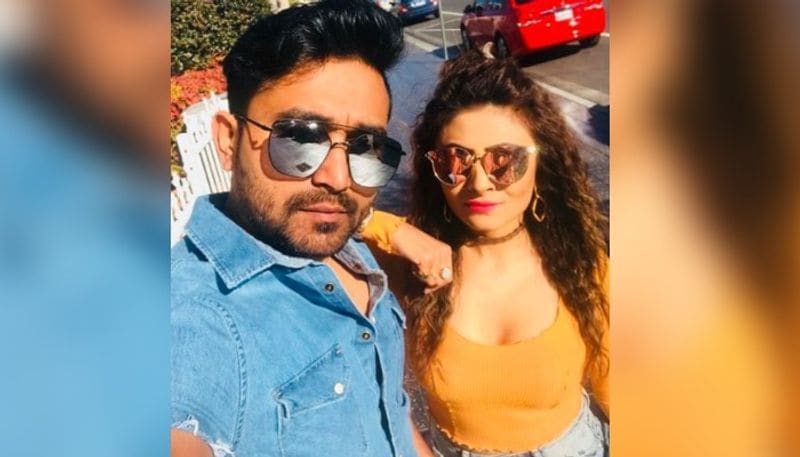 Juhi Sengupta sizzles in a white shirt, look into her hot album ADB