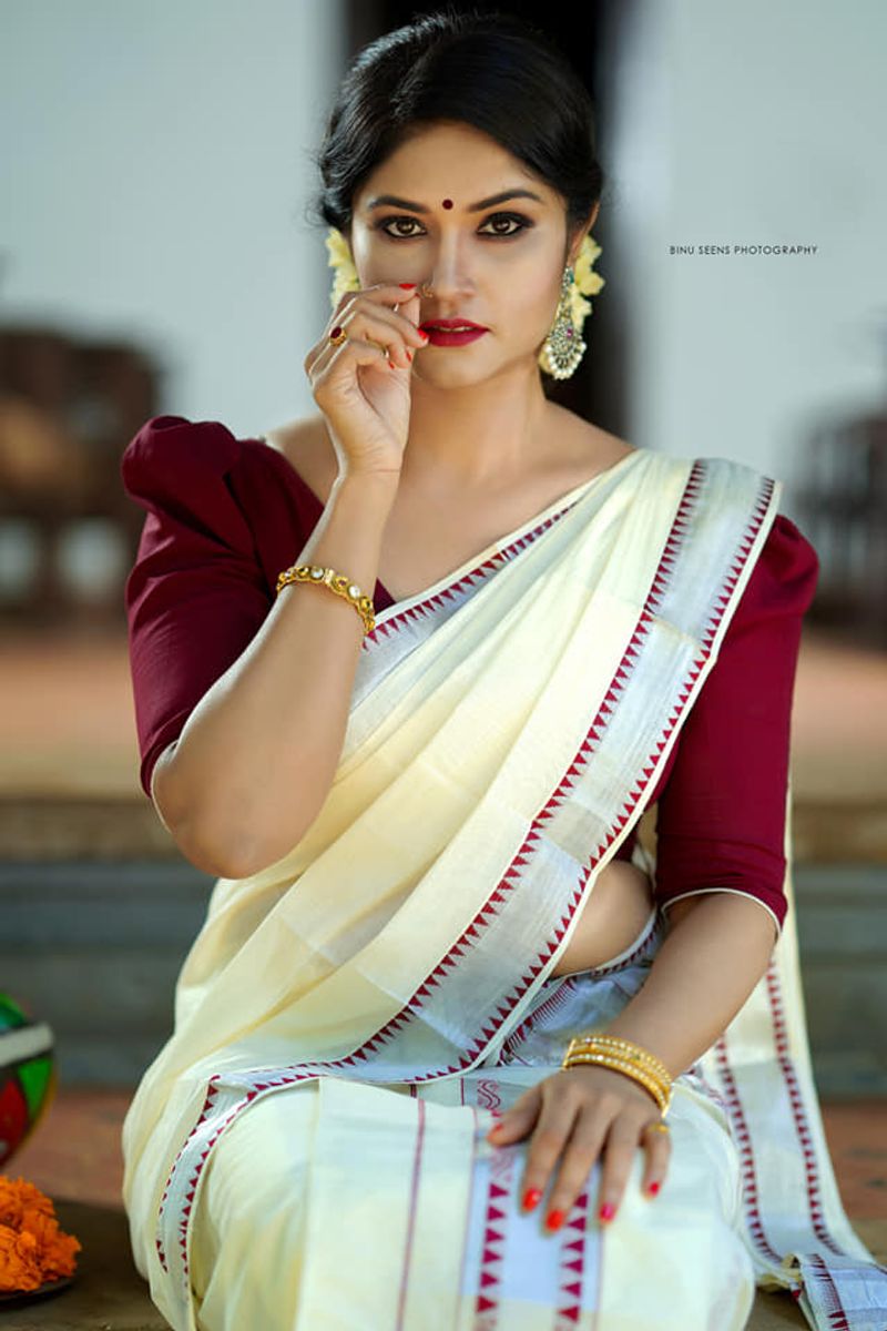 kudumbavilakku negative character Vedika Amiya Shirdi s photoshoot