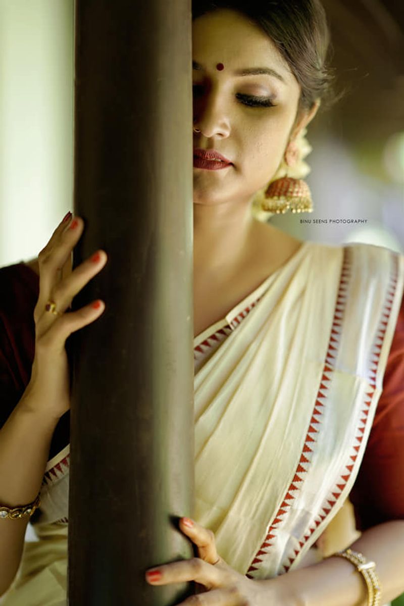 kudumbavilakku negative character Vedika Amiya Shirdi s photoshoot