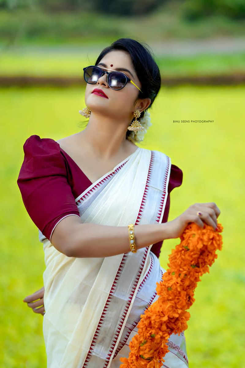 kudumbavilakku negative character Vedika Amiya Shirdi s photoshoot