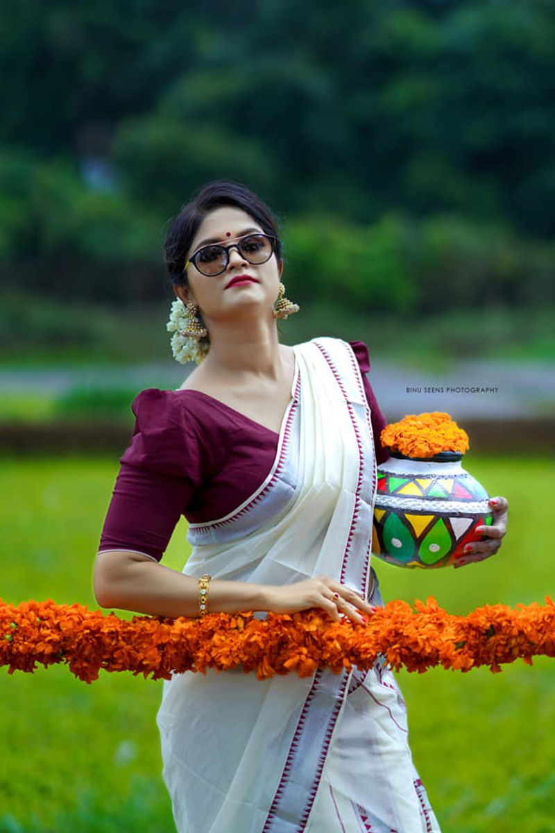 kudumbavilakku negative character Vedika Amiya Shirdi s photoshoot