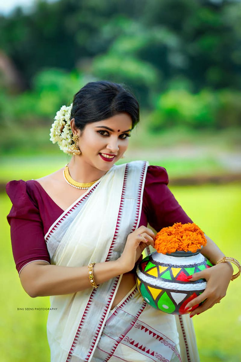 kudumbavilakku negative character Vedika Amiya Shirdi s photoshoot
