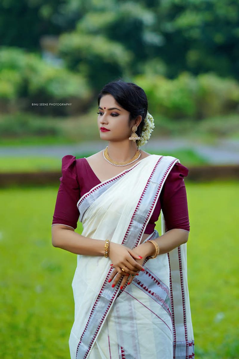 kudumbavilakku negative character Vedika Amiya Shirdi s photoshoot