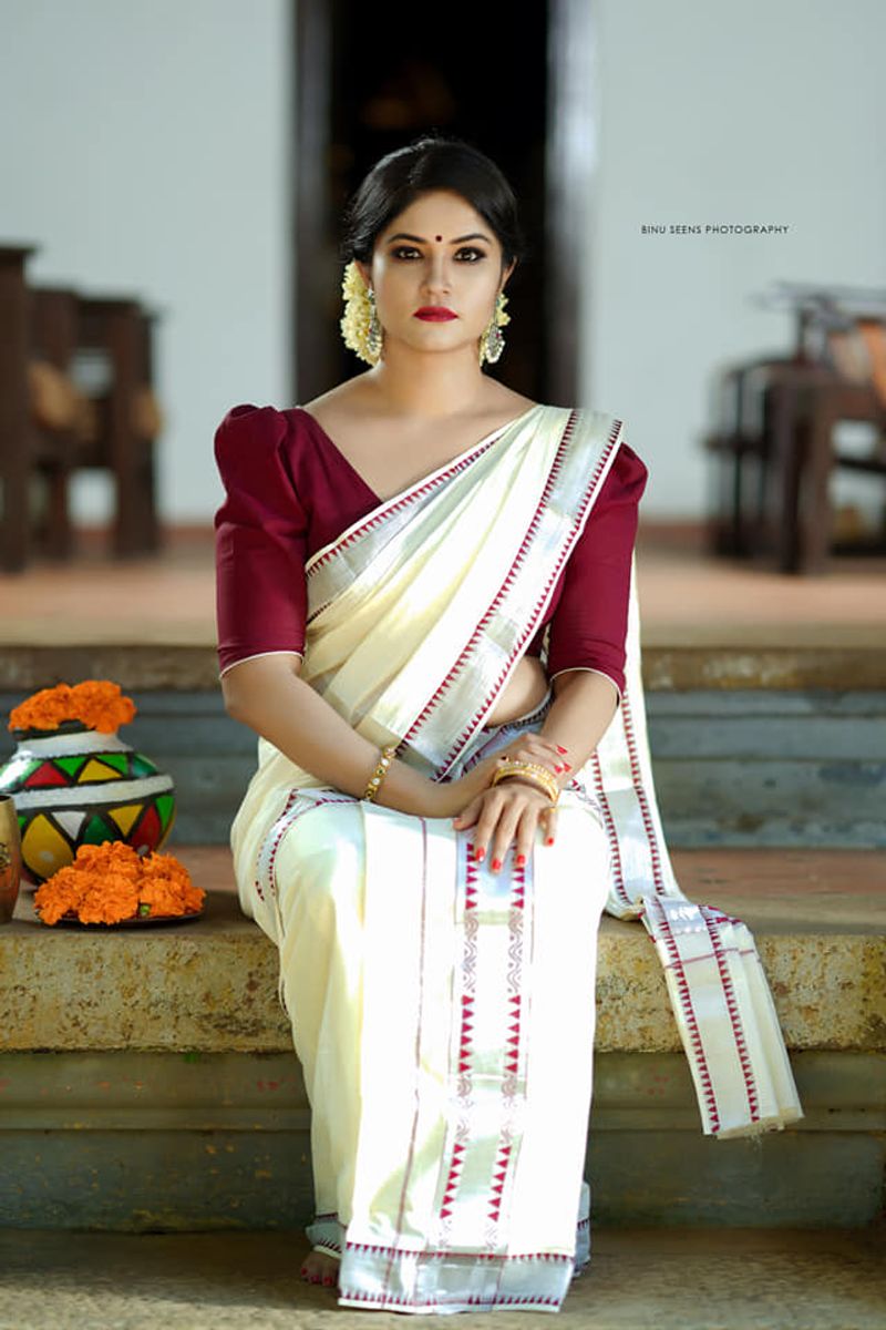 kudumbavilakku negative character Vedika Amiya Shirdi s photoshoot