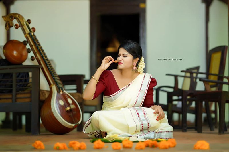 kudumbavilakku negative character Vedika Amiya Shirdi s photoshoot