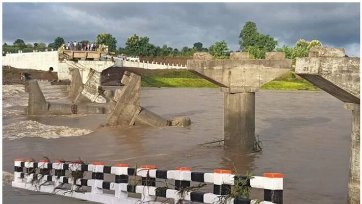 New Bridge Collapses Amid Heavy Rain in Madhyapradesh New Bridge Collapses Amid Heavy Rain in Madhyapradesh