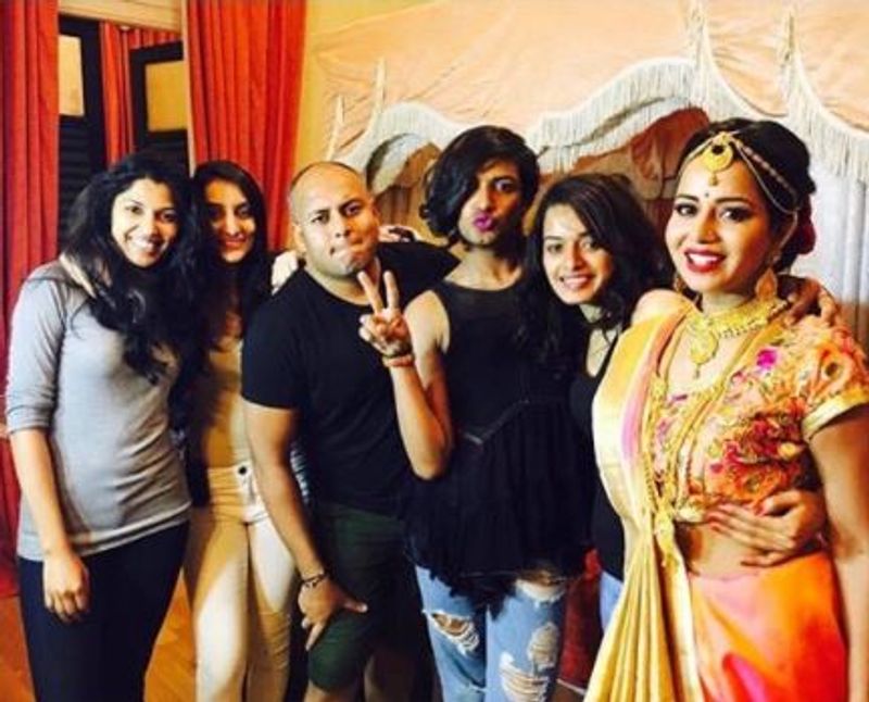 biggboss raiza wilson saree photos goes viral