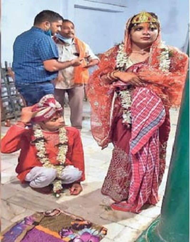 आकाश दोनों पैर से दिव्यांग है। नजदीकियां बढ़ी तो फोन पर भी बात होने लगी। धीरे-धीरे दोनों को प्यार हो गया और एक साथ जीने-मरने की कसमें खाने लगे। यही नहीं, दोनों ने इस दौरान शादी करने का फैसला भी कर लिया। लेकिन, परिवार के लोगों को इसकी खबर नहीं थी। 