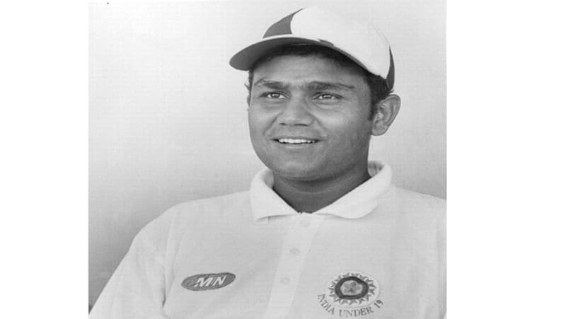 বীরু বারো বছর বয়সে ক্রিকেট খেলতে গিয়ে নিজের দাঁত ভেঙে ফেলেন। যার পরে বীরেন্দ্র সেওয়াগের বাবা কিষাণ সেওয়াগ বীরুর খেলা বন্ধ করে দেন।