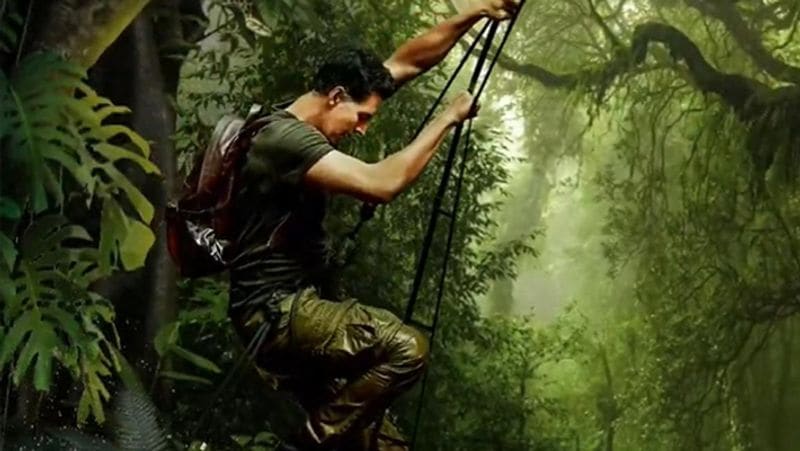 bollywood actor akshay kumar along with bear grylls on adventurous trip at Man vs Wild have a look KPJ