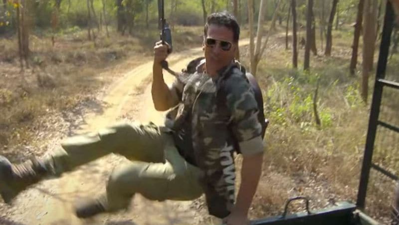 bollywood actor akshay kumar along with bear grylls on adventurous trip at Man vs Wild have a look KPJ