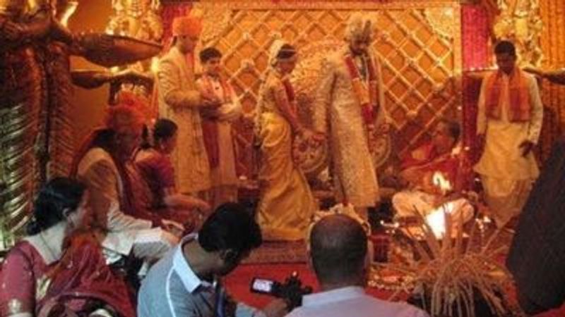 Missed out on Aishwarya Rai-Abhishek Bachchan wedding, mehendi pictures? Here are 15 rare pics from ceremonies