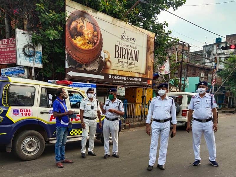 Police officer rescue pregnant women at Kolkata ASB