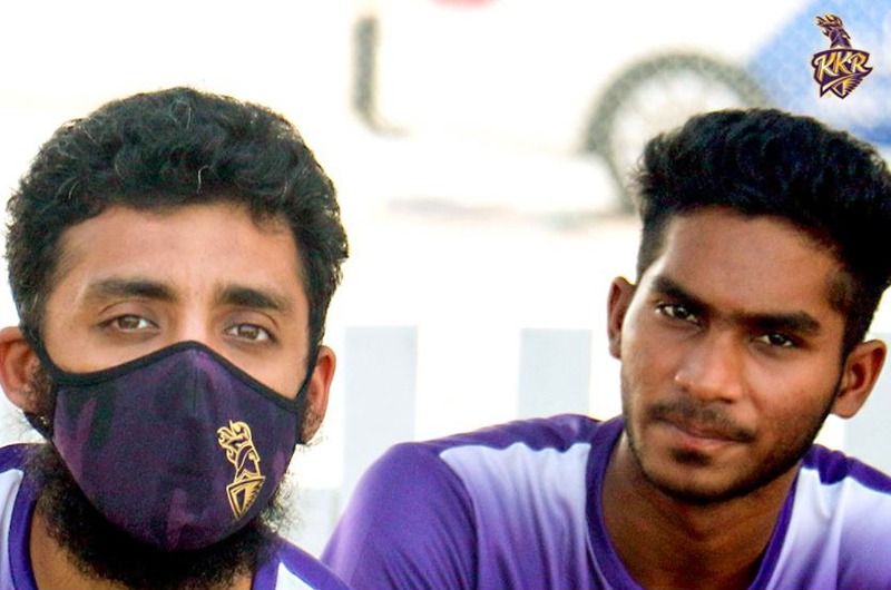 কোয়ারেন্টাইন পর্ব শেষে অনুশীলন শুরু করেছে কলকাতা নাইট রাইডার্স শিবির। প্রথমে তিন দিনের অনুশীলন শিবির শুরু করেছে তারা। কিন্তু আরবের ৪০ ডিগ্রি কখনও কখনও তার থেকেও বেশি গরম আর আদ্রতার অনুশীলন করতেই রীতিমত কষ্ট হচ্ছে প্লেয়ারদের।
