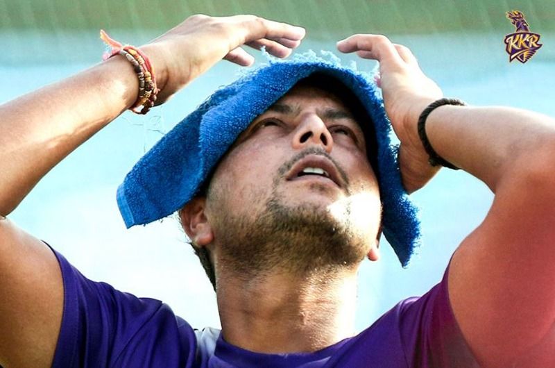 কেকেআরের পক্ষ থেকে তাদের সোশ্যাল মিডিয়া সাইটে বেশ কিছু অনুশীলনের ছবি শেয়ার করা হয়েছে। যেখানে দেখা যাচ্ছে সকলেরল গলদঘর্ম অবস্থা। এই ছবিতে ভেজা রুমাল দিয়ে তাপ থেকে নিজেকে রক্ষা করার চেষ্টা করছেন কুলদীপ যাদব।
