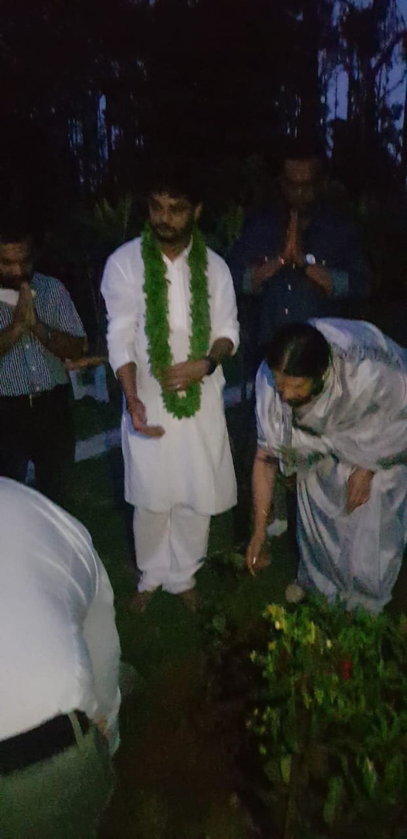 Vinay guruji Visits Sidharth Hegde grave Yard
