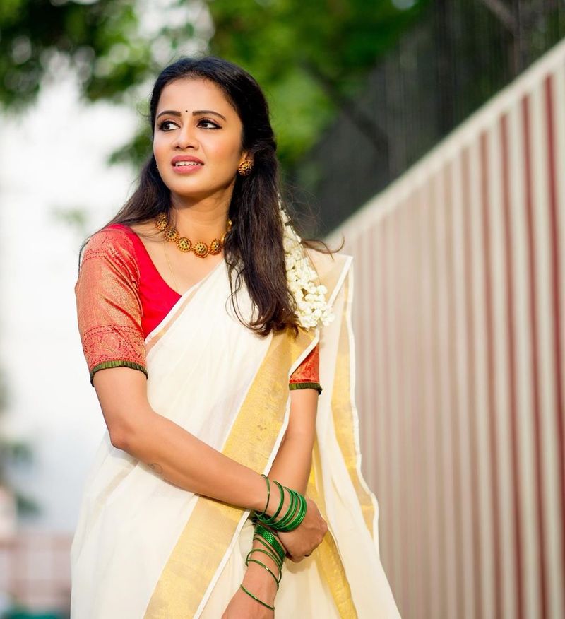 anchor anjana onam special photo shoot