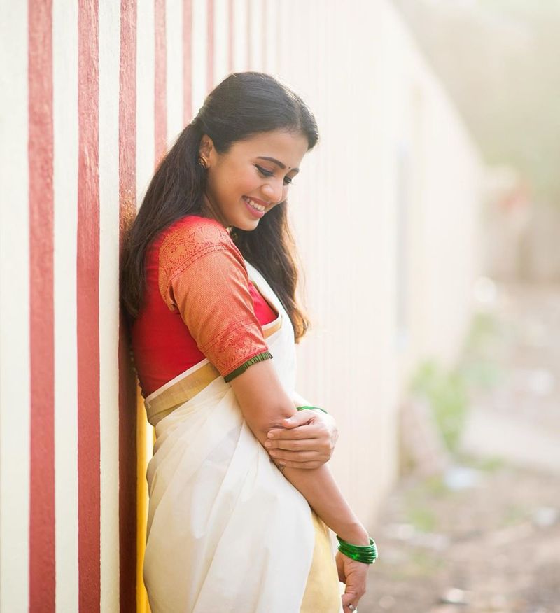 anchor anjana onam special photo shoot