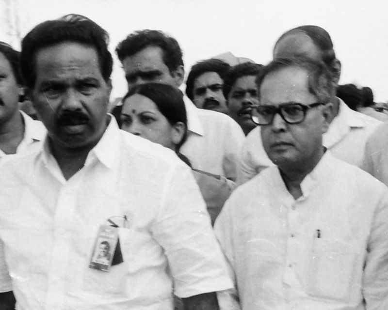 പിന്നീട് പ്രധാനമന്ത്രിയായത് പ്രണബിന്റെ പഴയകാല സ്നേഹിതന് കൂടി ആയിരുന്ന പിവി നരസിംഹ റാവു ആയിരുന്നു. അതോടെ പ്രണബിന്റെ കാബിനറ്റ് മോഹങ്ങള്ക്ക് വീണ്ടും ചിറകുമുളച്ചു. ഇത്തവണ എന്തായാലും ക്യാബിനറ്റില് തിരികെ കയറാം എന്നുതന്നെ അദ്ദേഹം ആത്മാര്ത്ഥമായും പ്രതീക്ഷിച്ചു. എന്നാല്, ഇന്ദിരയുടെ മരണ ശേഷം രാജീവില് നിന്നേറ്റ തിരിച്ചടിയുടെ ആവര്ത്തനമാണ് പ്രണബിനെ കാത്തിരുന്നത്. നരസിംഹറാവു കാബിനറ്റില് അദ്ദേഹത്തിന് ഇടമുണ്ടായില്ല.