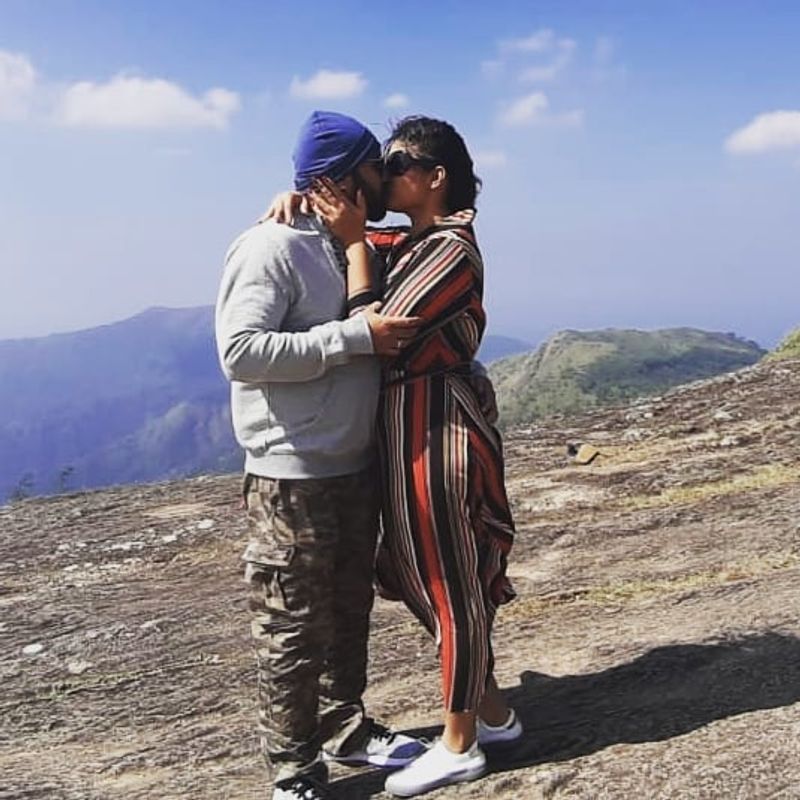 thaamirabharani bhanu lip lock with Husband on her 5th wedding anniversary photo going viral