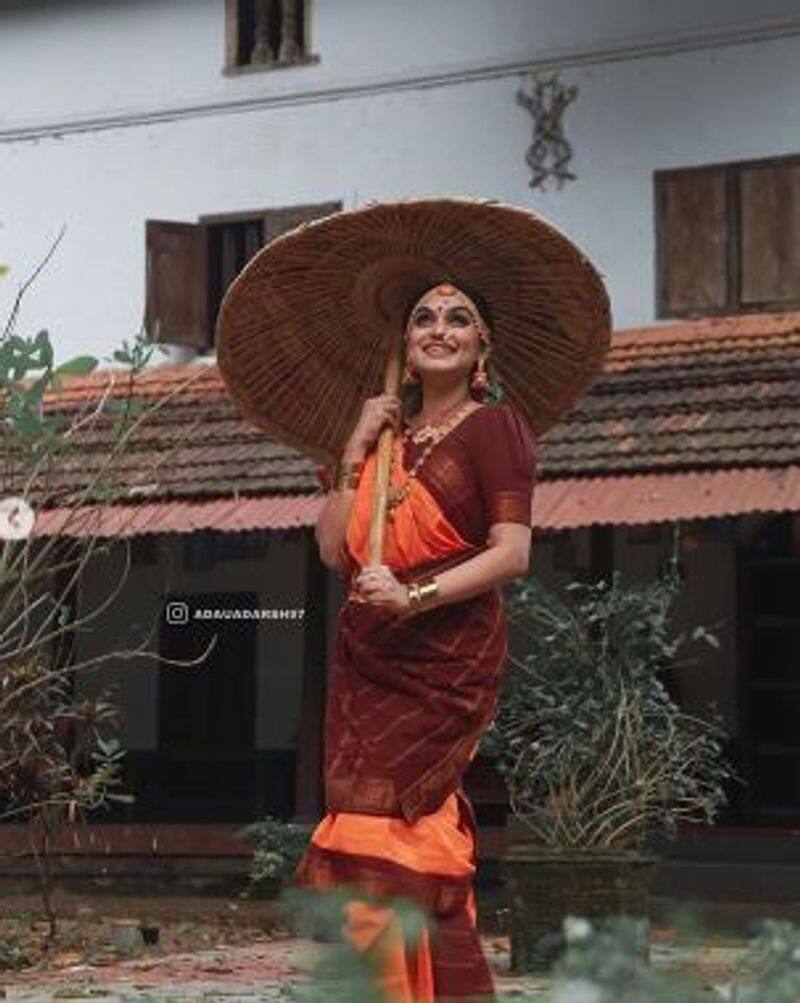 malayalam anchor lakshmi nakshatra new onam special photoshoot viral