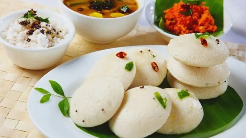 बीजेपी नेता महेश का कहना है कि मोदी नाम की इस इडली की सबसे बड़ी खासियत इसका स्वादिष्ट होना। ताजी और शुद्ध सब्जी से सांभर तैयार किया जाएगा। यहां रोजाना करीब 40 हजार इडली बनाई जाएंगी।