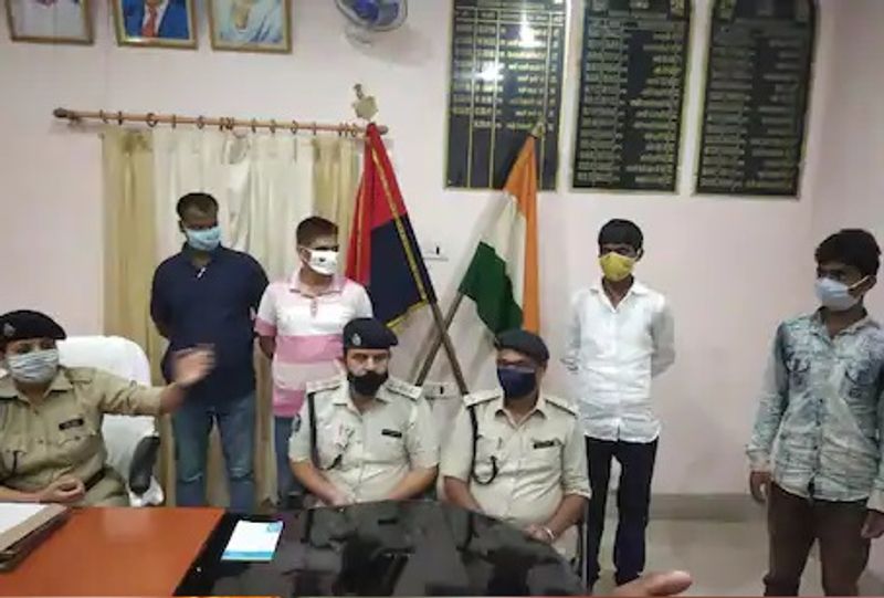 टीम ने जांच शुरू कर चार दिन के अंदर ही इस पूरे मामले का खुलासा करते हुए मृत खालिद को जिंदा दिल्ली से गिरफ्तार कर लिया। आरोपी मो.अब्दुल खालिद हुसैन ने बताया कि यह सब साजिश बेलदारी के एक युवक शादिक के कहने पर की थी। इसके लिए उसने 20 हजार रुपये दिए थे। शादिक ने उसे नरकटियागंज छोड़ा था जहां से वह अपने दोस्त रंजीत के साथ दिल्ली चला गया था।