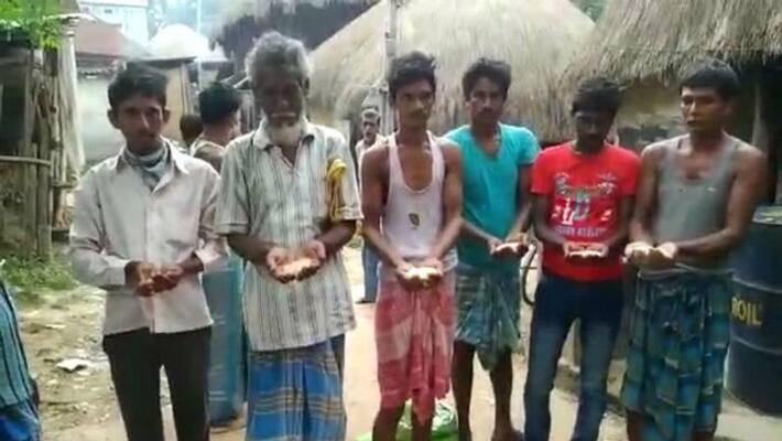 Locals stage protest on the allegation of corruption in ration distribution in Burdwan ASB Locals stage protest on the allegation of corruption in ration distribution in Burdwan ASB