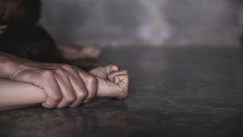 गुलरिहा इंस्पेक्टर रवि कुमार राय ने कहा कि फिलहाल अभी यह नहीं स्पष्ट है कि युवती के साथ दुष्कर्म कहां हुआ है। युवती की मानसिक स्थिति भी ठीक नहीं लग रही है। घटना की छानबीन की जा रही है। जल्द ही आरोपी गिरफ्त में होंगे।