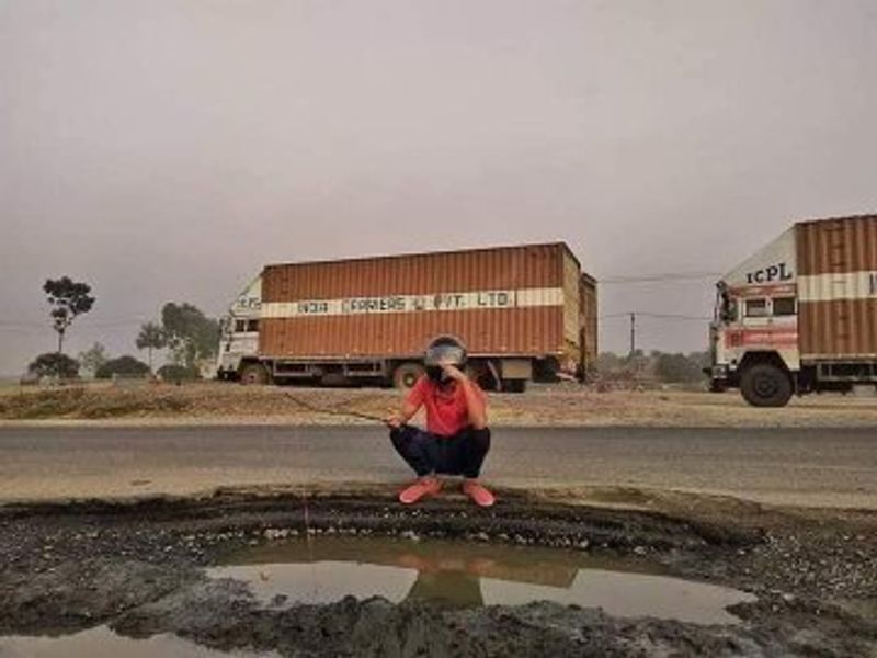 ये निकला नतीजा
इस तरह ये साफ़ हो जाता है कि ये तस्वीरें उत्तर-प्रदेश, छतीसगढ़ या बिहार की नहीं बल्कि पश्चिम बंगाल की हैं।
