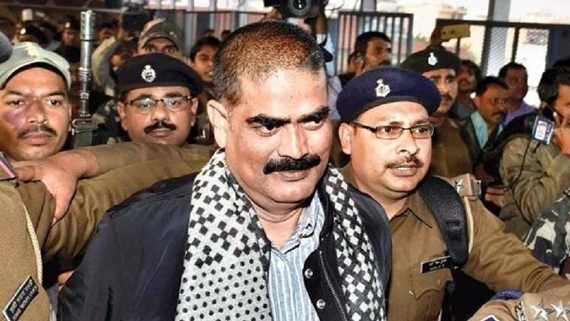प्रतापपुर गांव में दो भाइयों को 2004 में तेजाब से नहलाकर मार दिया गया था। ये चंदा बाबू के बेटे थे। इनका दोष सिर्फ यह था कि शहाबुद्दीन को इन्होंने रंगदारी देने से इनकार कर दिया था। शहाबुद्दीन के आदमियों ने रंगदारी नहीं देने पर बहस के बाद बेरहमी से हत्या कर दी थी। घटना में सरकार की भूमिका सिर्फ इसी बात से समझी जा सकती है कि पुलिस ने अपराधियों पर कार्रवाई की बजाय चंदाबाबू के घरवालों को ही कहीं और चले जाने को कह दिया। 
