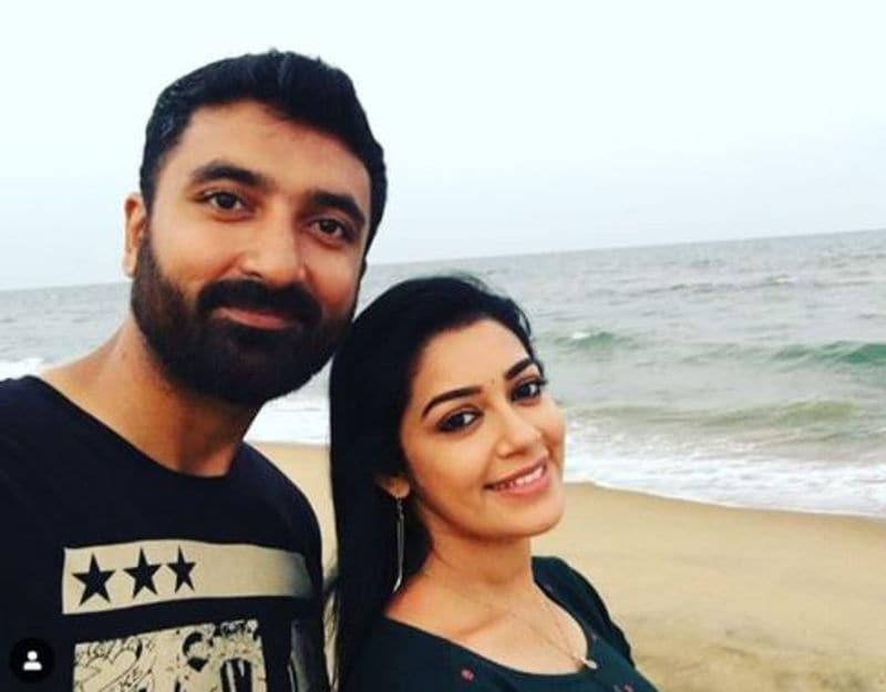 பின், நடிகர் தனுஷ் நடித்த, 'திருடா திருடி' படத்தின் மூலம் தமிழுக்கு வந்தார். 