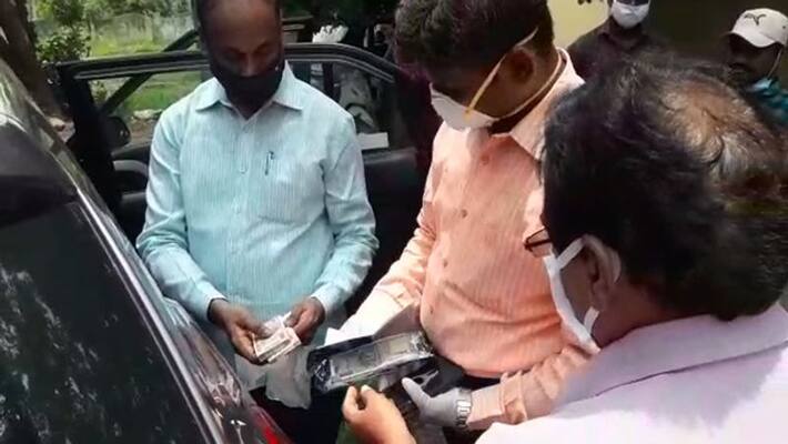 ACB raids on ibrahimpatnam MRO Office ACB raids on ibrahimpatnam MRO Office