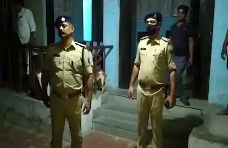 पुलिस जांच में यह बात सामने आई कि प्रेमिका संगीता के चचेरे भाई चंदन सदा और संगीता के बड़े बहनोई मुकेश सदा उनके भाई राजेश सदा ने प्रेमी राजीव सदा और उसके दोस्त भगवान सदा को शराब पिलाने के बहाने अन्यत्र लेकर चले गए थे। वहां दोनों की हत्या कर दी गई।