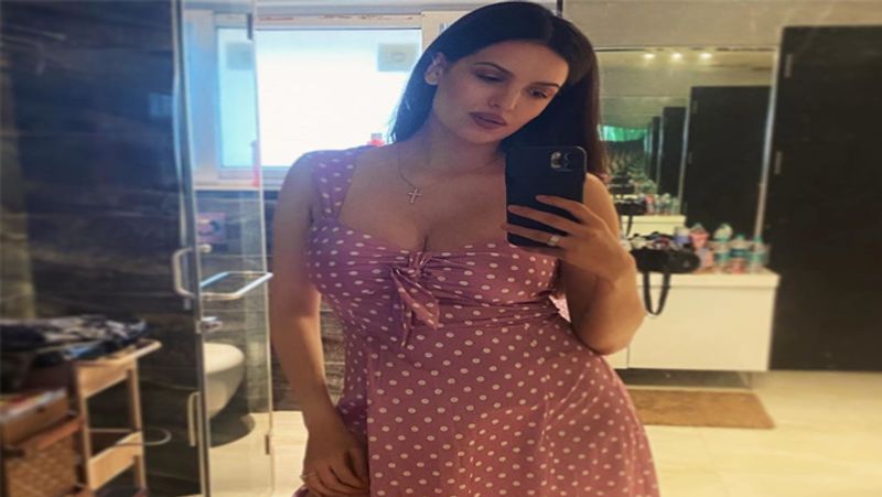 Natasha Stanokovic share her hot picture within a month of becoming mother spb