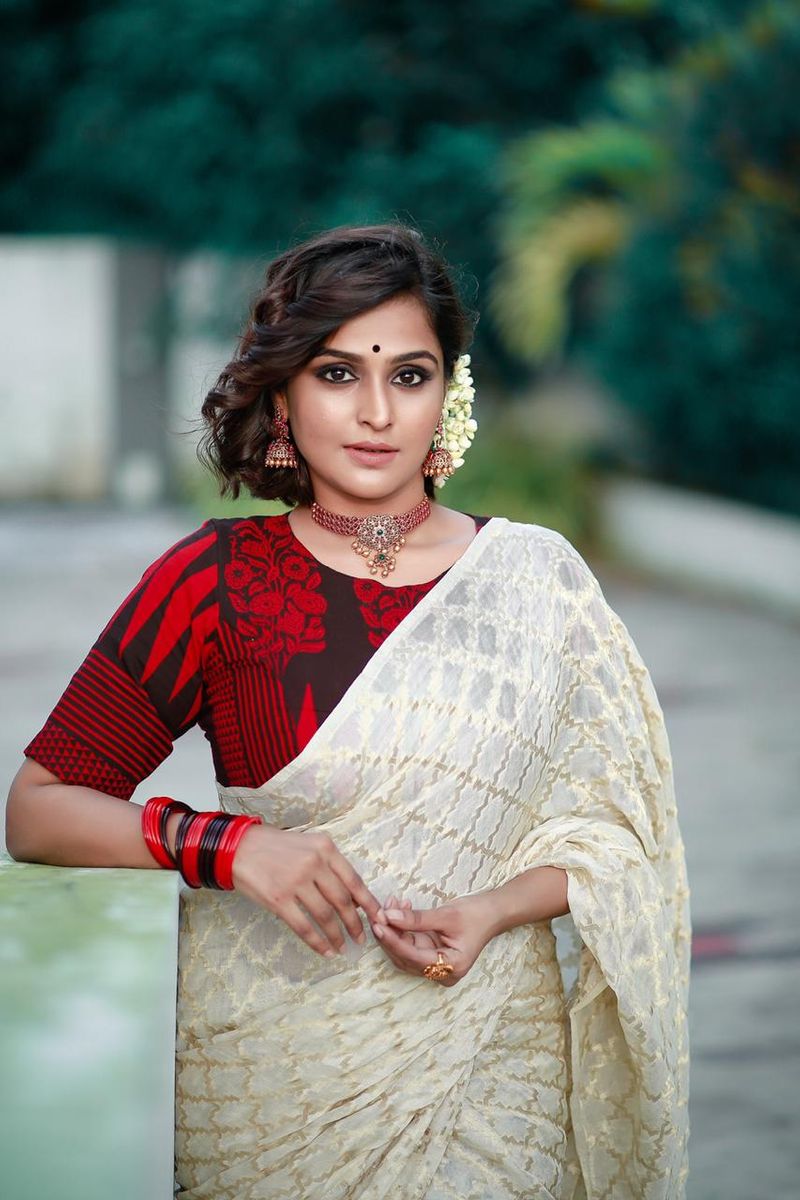 actress ramya nambeesan latest kerala saree photo shoot