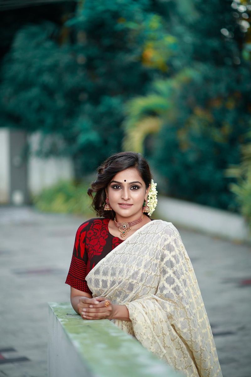 actress ramya nambeesan latest kerala saree photo shoot