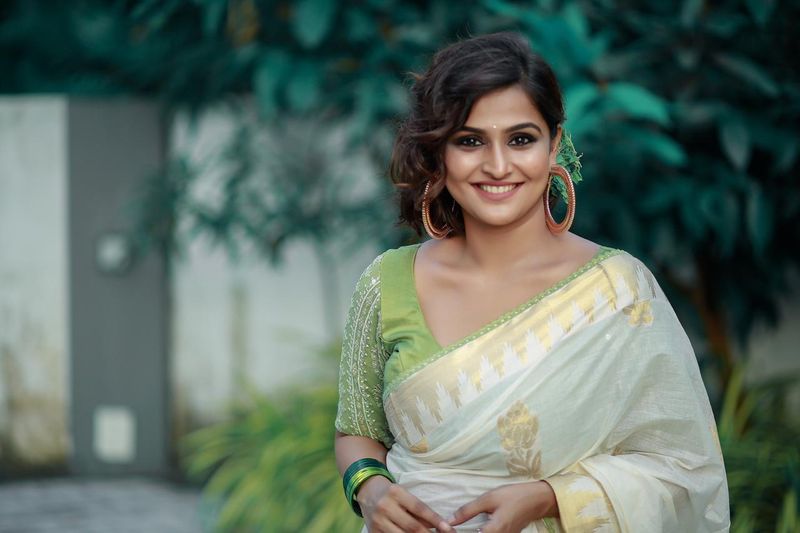actress ramya nambeesan latest kerala saree photo shoot