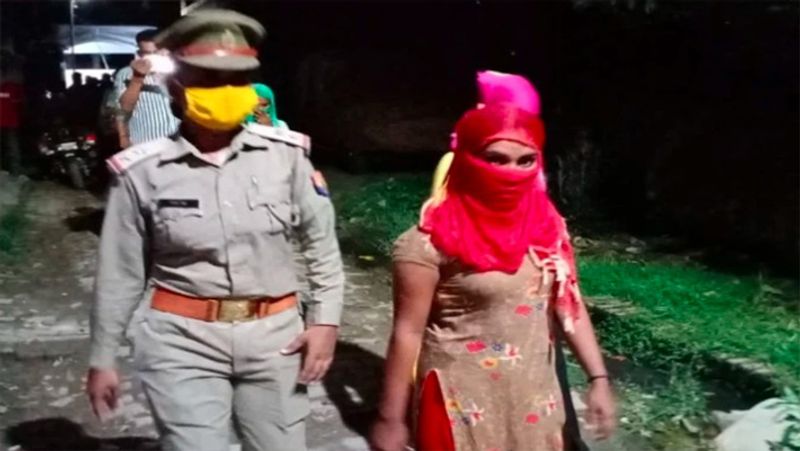 पुलिस की छापेमारी में पकड़े गए दो पुरुष बिहार के निवासी हैं। वे नगर में फेरी का काम करते थे। यहां वे रात को इस धंधे को चलाने वाले महिला के ही साथ रहते थे। गिरफ्तार महिलाओं में से एक महिला लड़कियों का इंतजाम करती थी।
