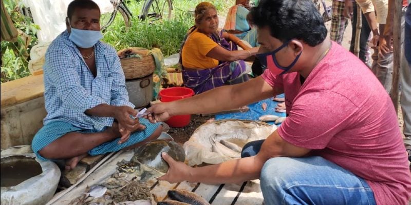 Man rescues a tortoise from open market in Howrah BTG