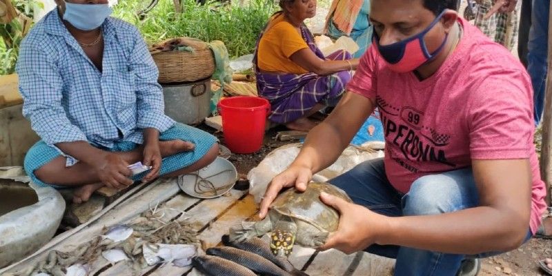 Man rescues a tortoise from open market in Howrah BTG