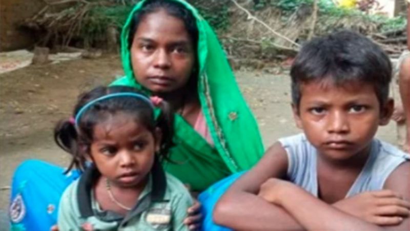 ढ़ाबे पर उनकी ड्राइवर से किसी बात को लेकर उनकी कहा सुनी हो गई। दोनों पक्षों में काफी विवाद बढ़ने के बाद वहां मौजूद लोगों ने बीच-बचाव किया। इसके बाद सभी सात मजदूर पैदल ही घर को निकल पड़े। इनमें दो मजदूर पंचम व हृदयराम किसी चार पहिया वाहन से घर चले आये जबकि शेष पांच पैदल ही चलते रहे।