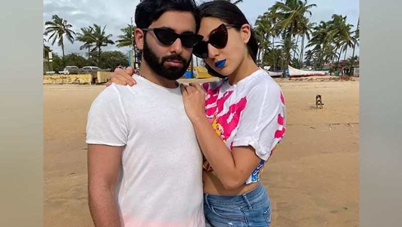saif ali khan daughter sara ali khan put blue lipstick enjoying on beach with friend KPJ