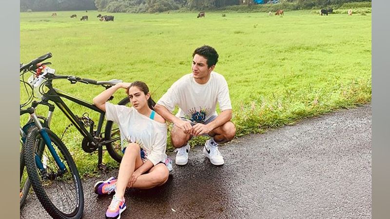 saif ali khan daughter sara ali khan put blue lipstick enjoying on beach with friend KPJ