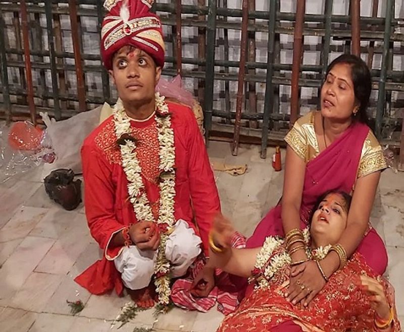 बेटी के भागने के बाद परिजनों ने वहां केस किया था। उसका मोबाइल एक-दो दिन बंद था। पुलिस ने लड़की के मोबाइल व फेसबुक को खंगालना शुरू किया तब पता चला कि आकाश से उसकी बराबर बात हो रही थी। 