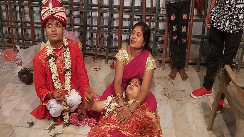 गुजरात के अंकलेश्वर के रहने वाले हीरा कारोबारी की बेटी तान्या सिंह की पटना के कदमकुआं स्तिथ लोहानीपुर के रहने वाले दिव्यांग चार्टर्ड अकाउंटेंट आकाश से फेसबुक पर दोस्ती हुई।
