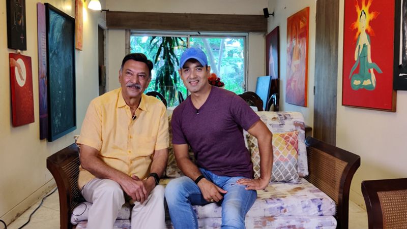 उनके घर की दीवारों पर काफी सारी अलग-अलग तरह की पेंटिंग्स लगी है। इनमें से ज्यादातर पेंटिंग्स उनकी बहन मेघना द्वारा बनाई गई है।
