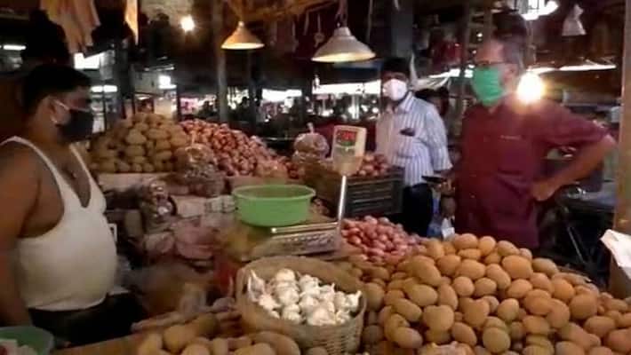 Kolkata Police EB raids markets to check potato and onion price RTB Kolkata Police EB raids markets to check potato and onion price RTB