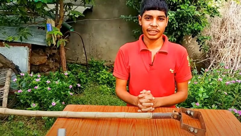 नारायण के देसी जुगाड़ की यह छोटी सी चीज खरपतवार उखाड़ने के काम आती है।