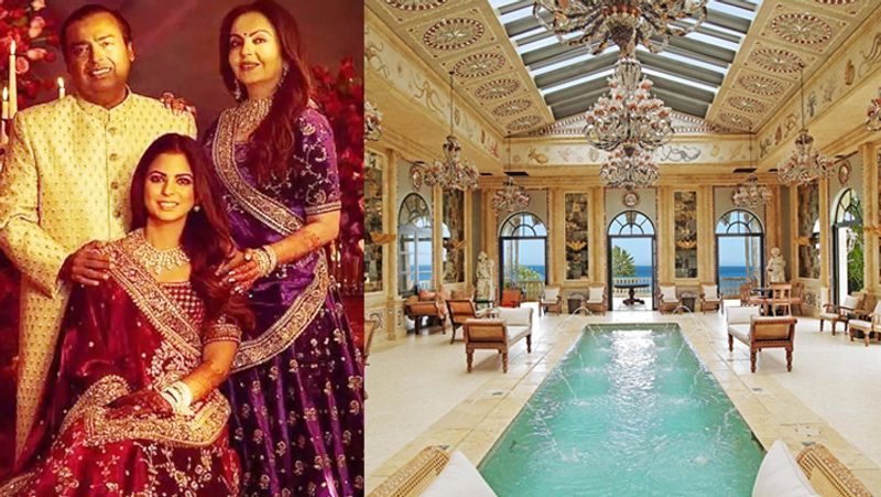 आपको बता दें कि कुछ ही घंटों की परफॉर्मेंस के लिए बियोंसे ने अंबानी से 5 करोड़ रुपए चार्ज किए थे। बियोंसे के बर्थडे के मौके पर आज आपको उनके मालिबू, कैलिफोर्निया मेंशन की कुछ फोटोज दिखाने जा रहे हैं। अंदर से दिखने में ये मेंशन किसी महल से कम नहीं है। वैसे आपको बता दें कि उनके पास कई आलीशान और शानदार मेंशन हैं।
